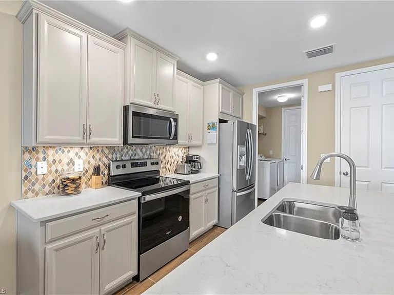 14644 Edgewater Cir — Photo 8