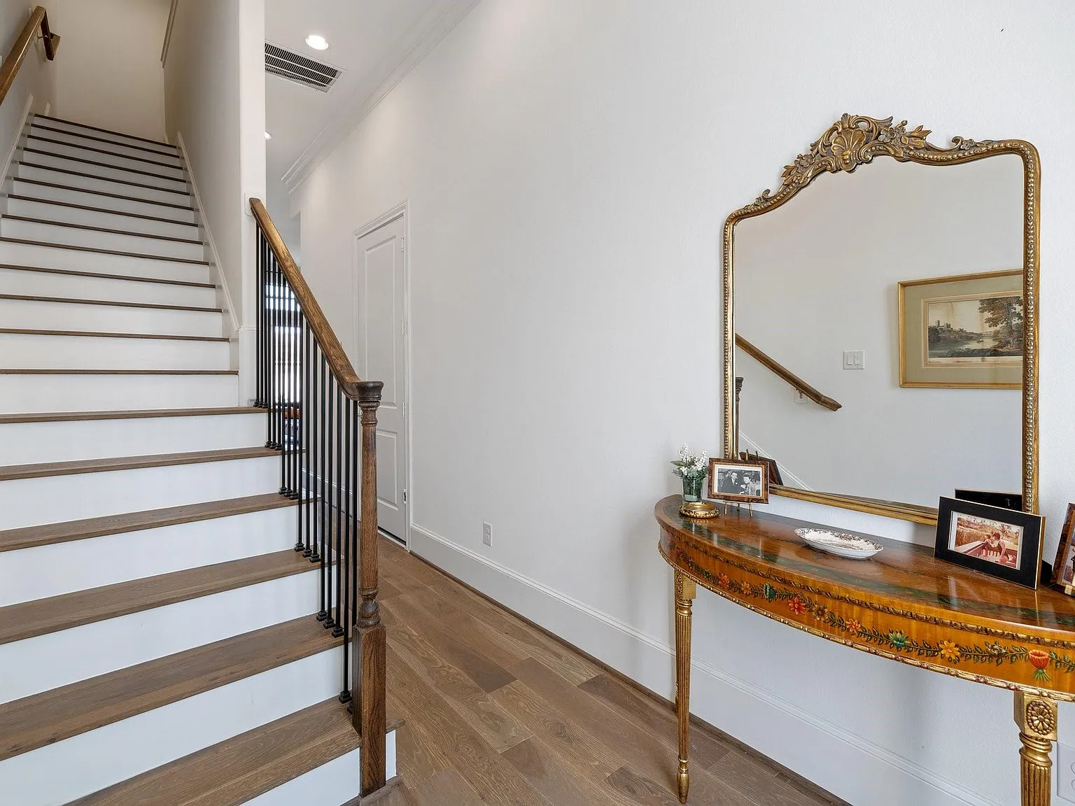 3 bed, 2.5 bath, 2205 sqft, $4,250 — Photo 3