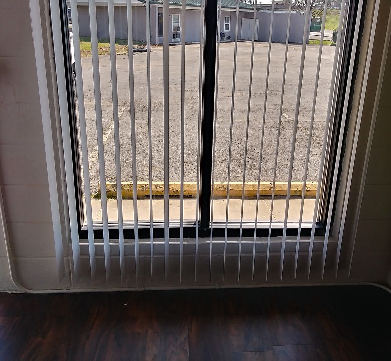 2nd image of 932 W College St APT F