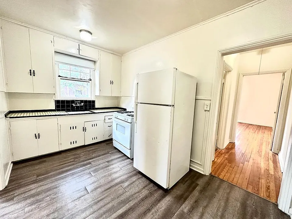 2016 Broward Ave #3