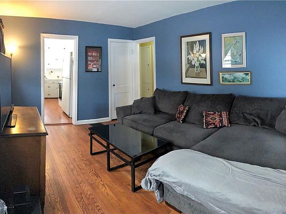 4th image of 956 Highridge Ave