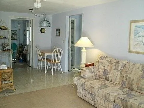 2 bed, 913 sqft, $3,000 — Photo 3