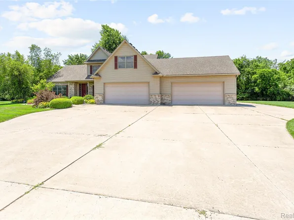 13733 Crooked Creek Ln, Carleton, MI 48117