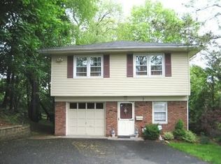 41 Tappan Rd, Norwood, NJ 07648