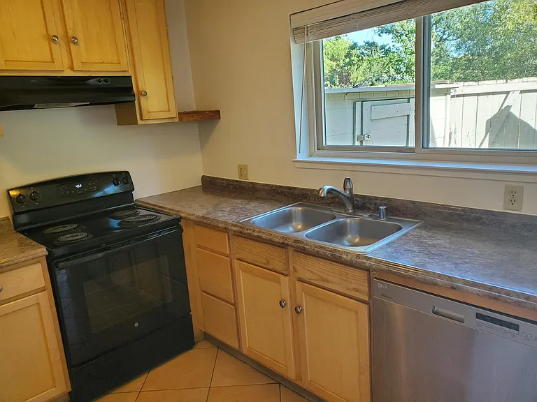 1712 Las Raposas Ct — Photo 5