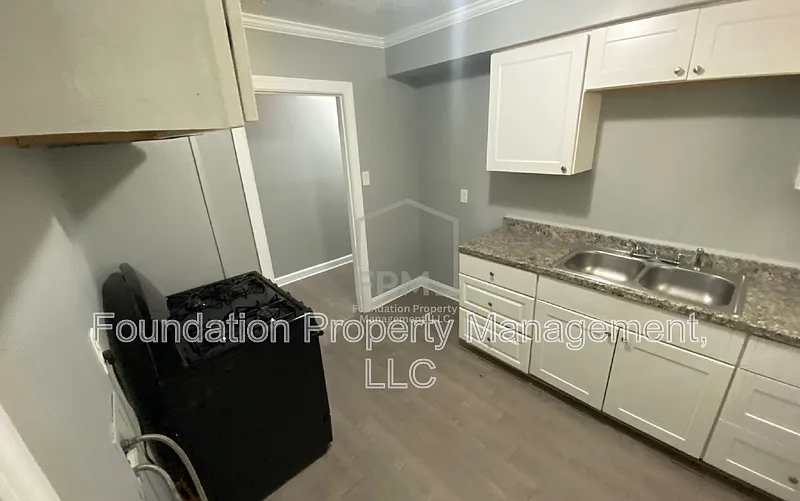 3 bed, 1.0 bath, 1049 sqft, $925 — Photo 4