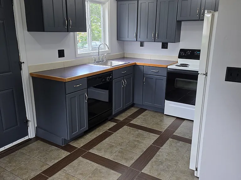 2077 W Mound St — Photo 2