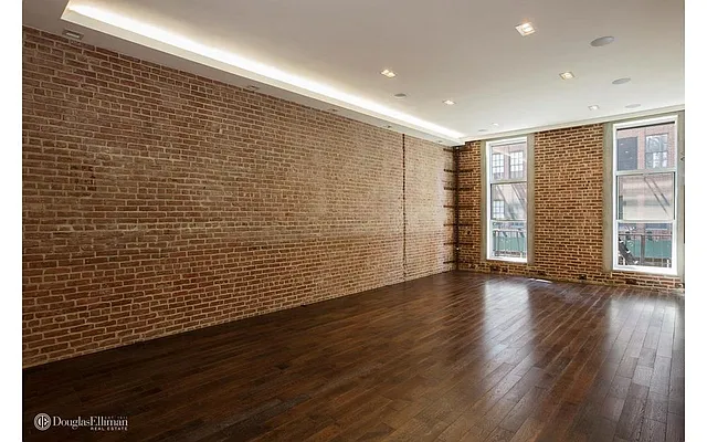 Rented by Luxury Property Group | media 37