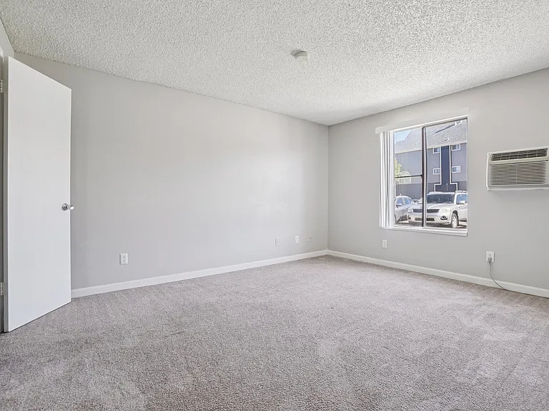 Windmill Apartments — Photo 10
