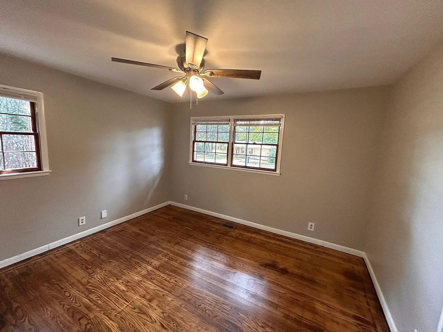 3BR 1.5BA brick home with garage and great yard. — Photo 3
