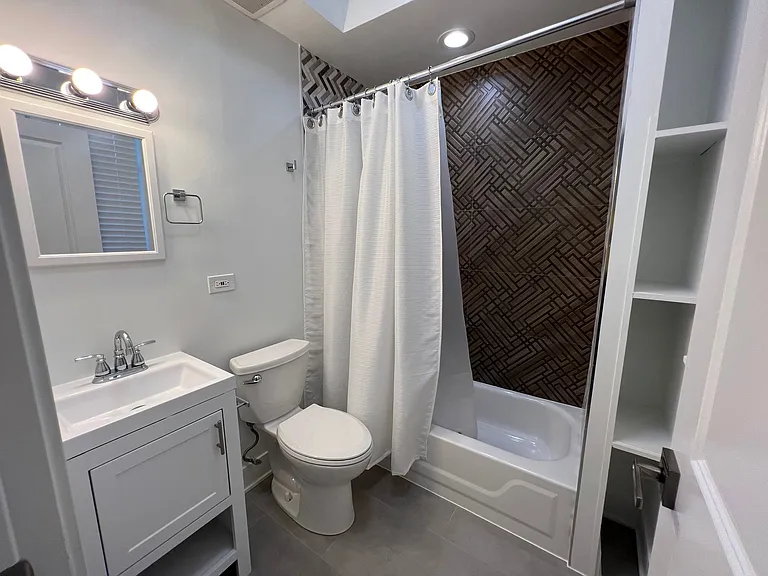1227 W Ohio St #1 — Photo 12