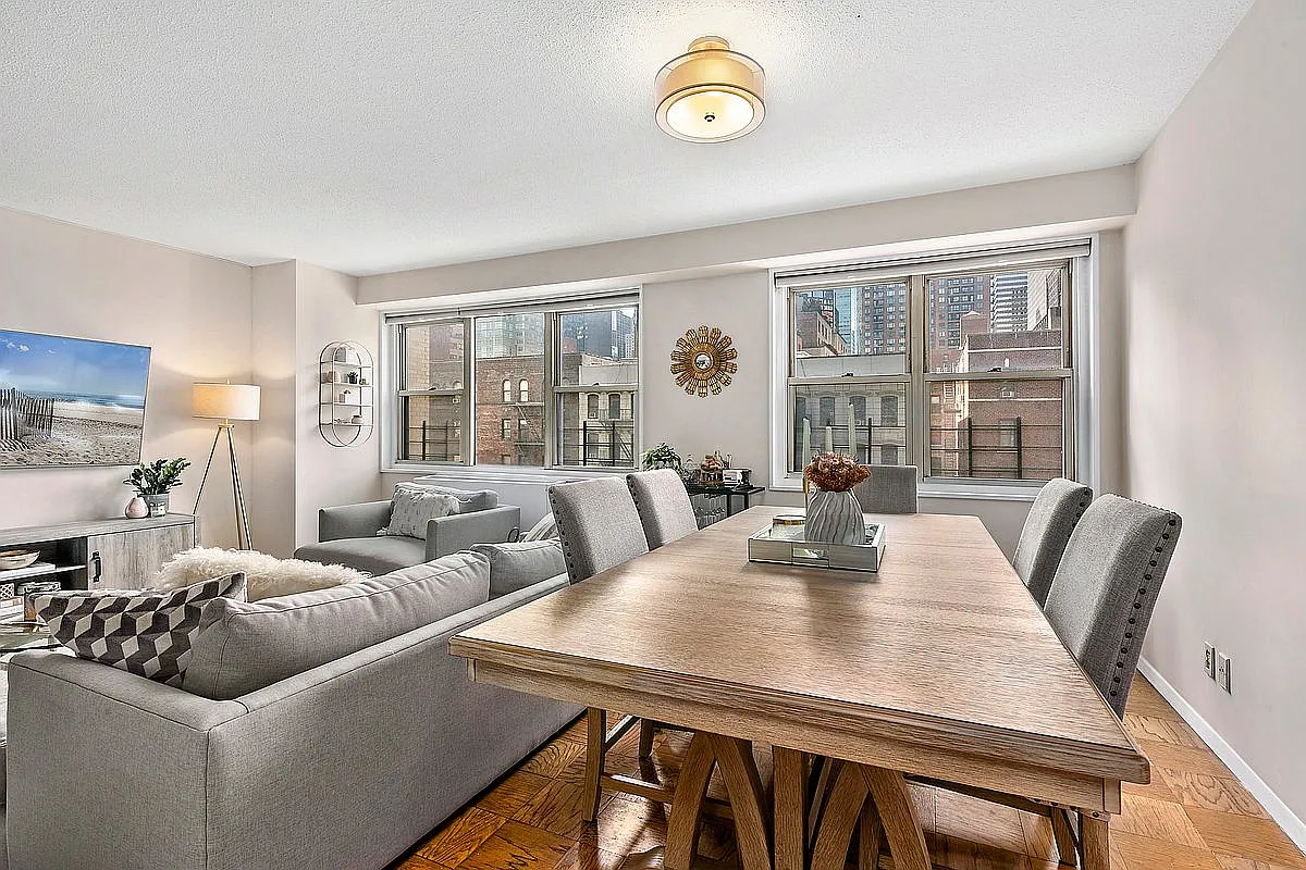 400 E 54th St APT 5B photo 1