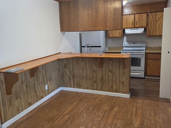 2nd image of 1300 Sycamore Dr APT 1