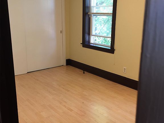 5th image of 2402 Clarence Ave