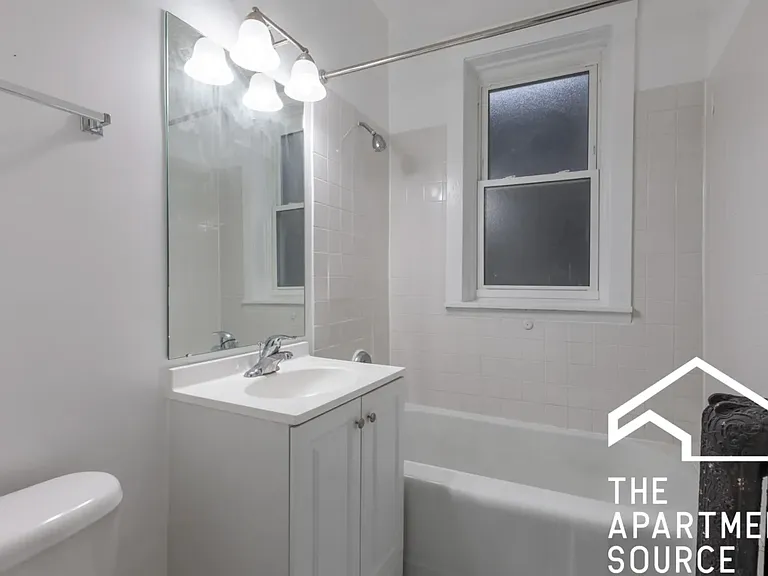 6252 N Lakewood Ave #1 — Photo 9