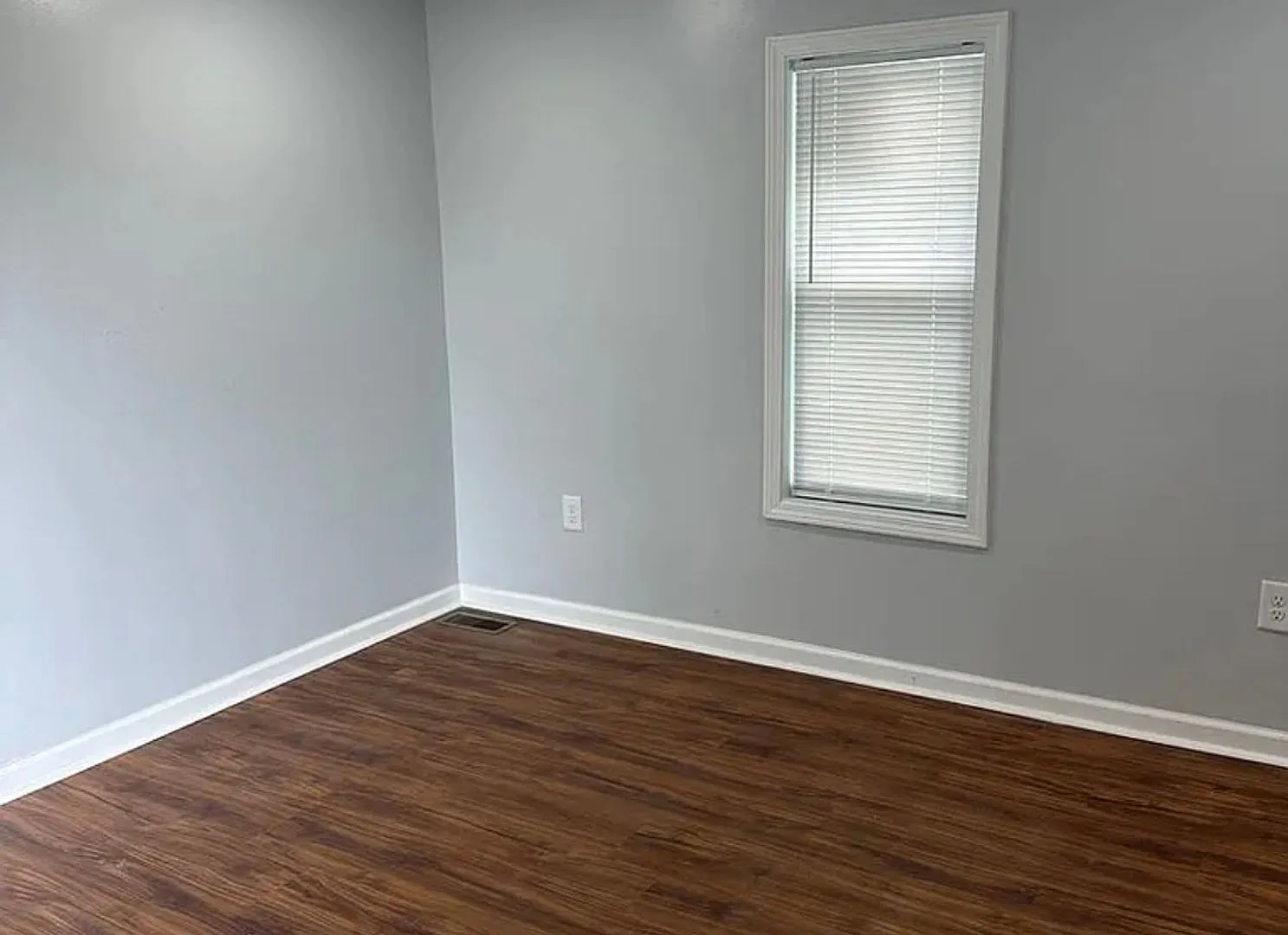 Now Leasing - Newly Renovated 1 Bedroom House — Photo 3