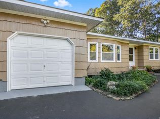 5 Westerly Rd, Hampton Bays, NY 11946