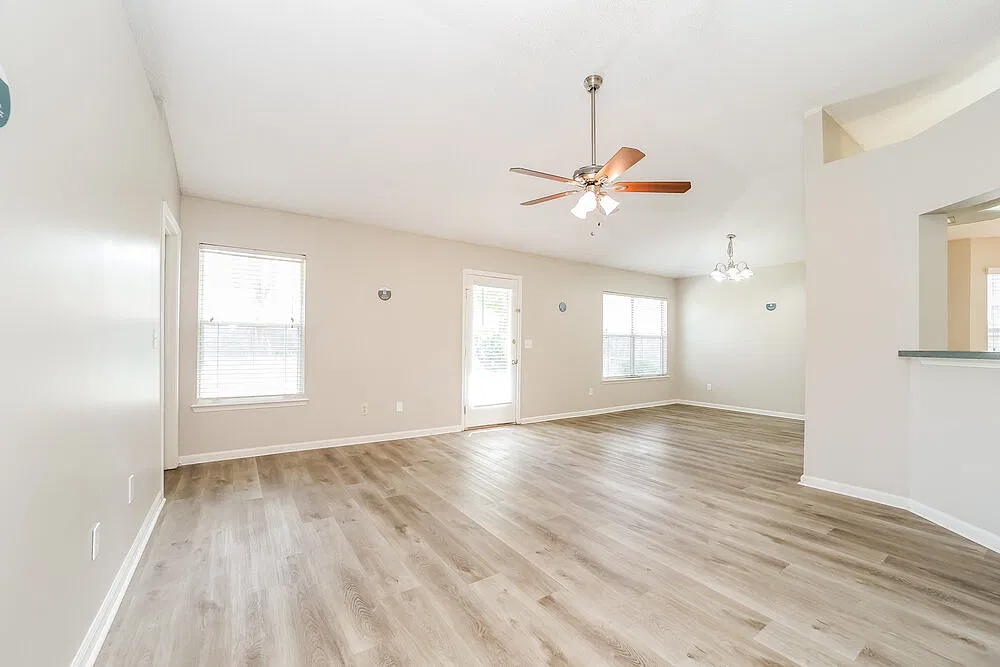 3 bed, 2.0 bath, 1410 sqft, $2,710 — Photo 3