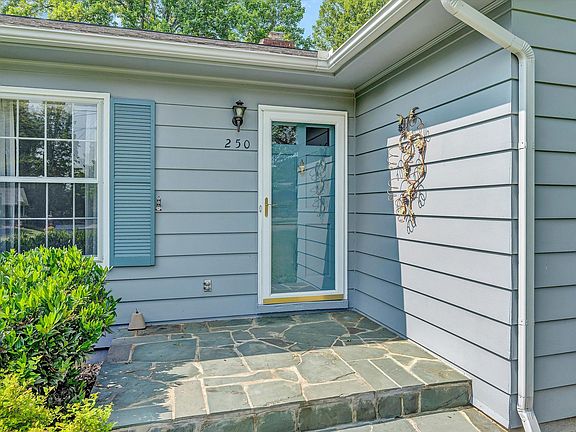 3rd image of 250 Knollwood Dr