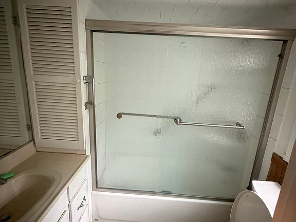 5th image of 57 N Bay Ave