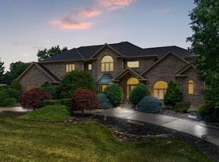 111 Gatehouse Dr, Coraopolis, PA 15108