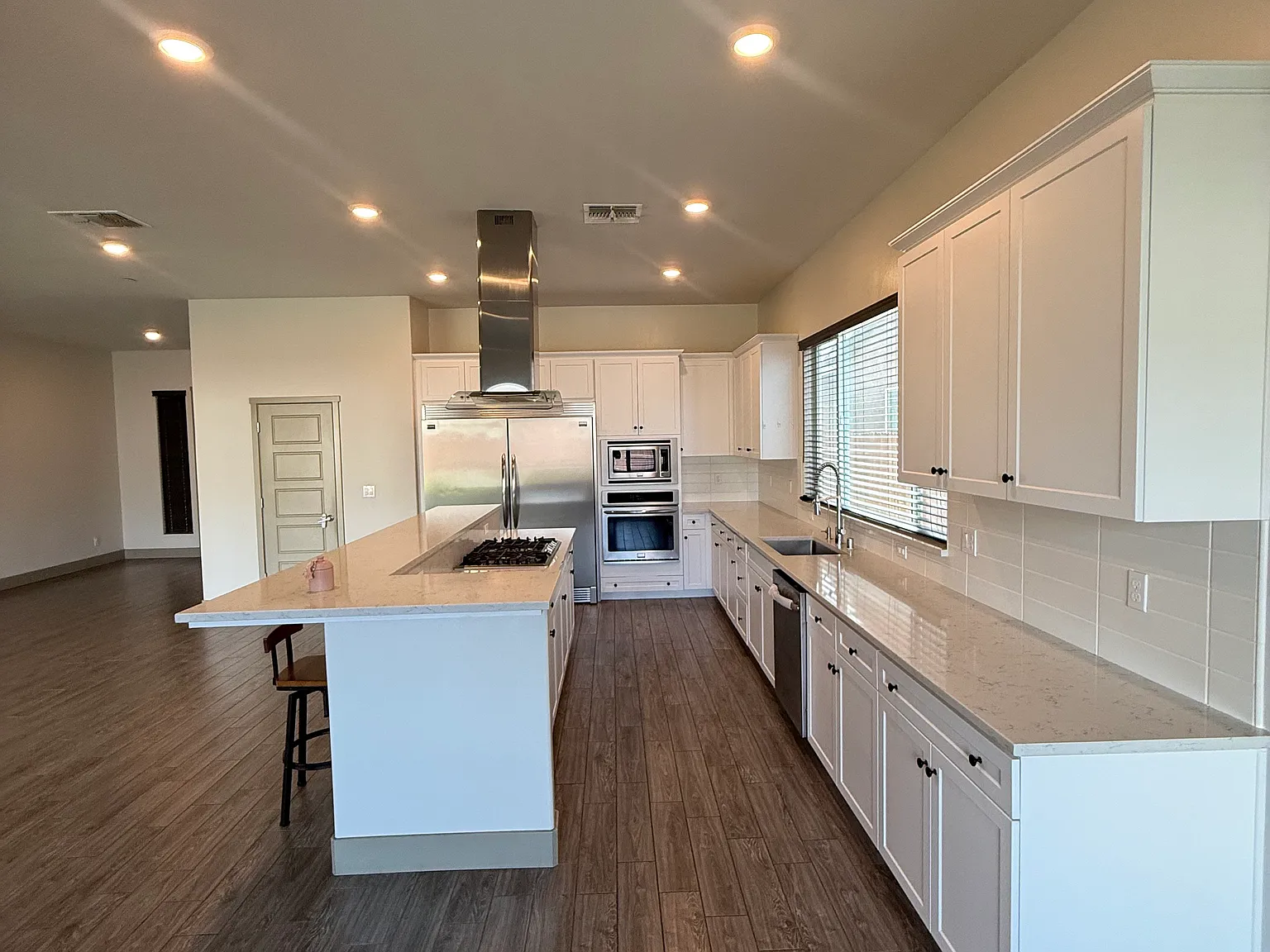 4 bed, 2282 sqft, $2,895 — Photo 3