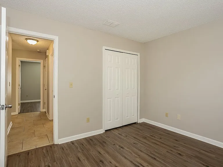 1968 Willesdon Dr W — Photo 13