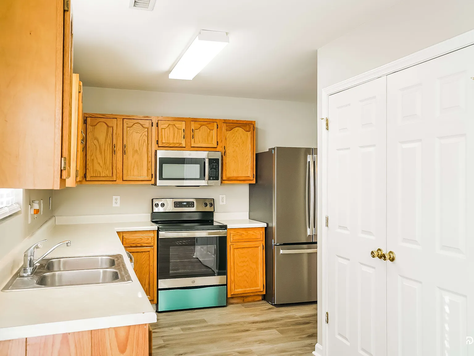 3 bed, 2.5 bath, 1400 sqft, $1,830 — Photo 4