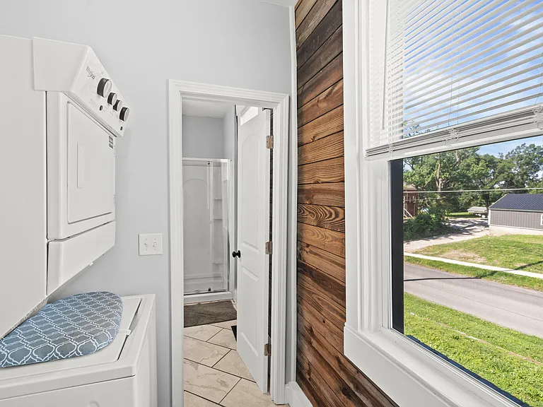 222 W Market St — Photo 10