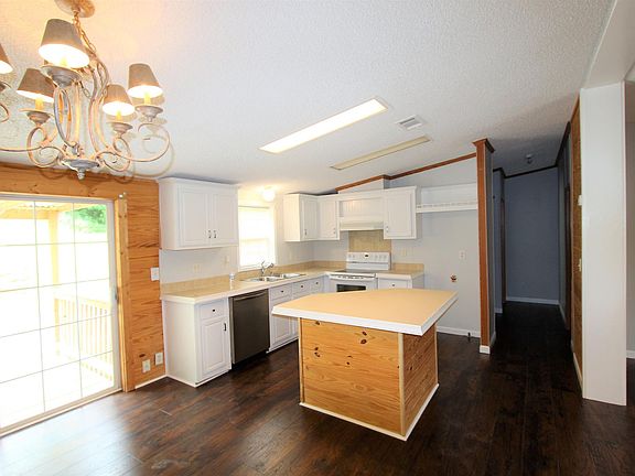 4th image of 34 Deerhaven Ln