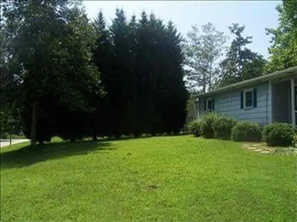 69 Willowood Dr, Spartanburg, SC 29303