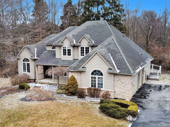 4859 Windswept Dr, Milford, MI 48380