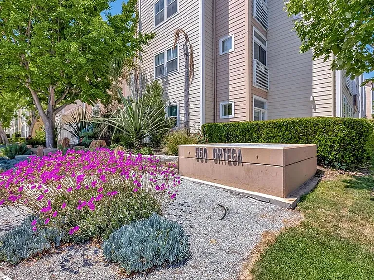 550 Ortega Ave #B219 — Photo 1