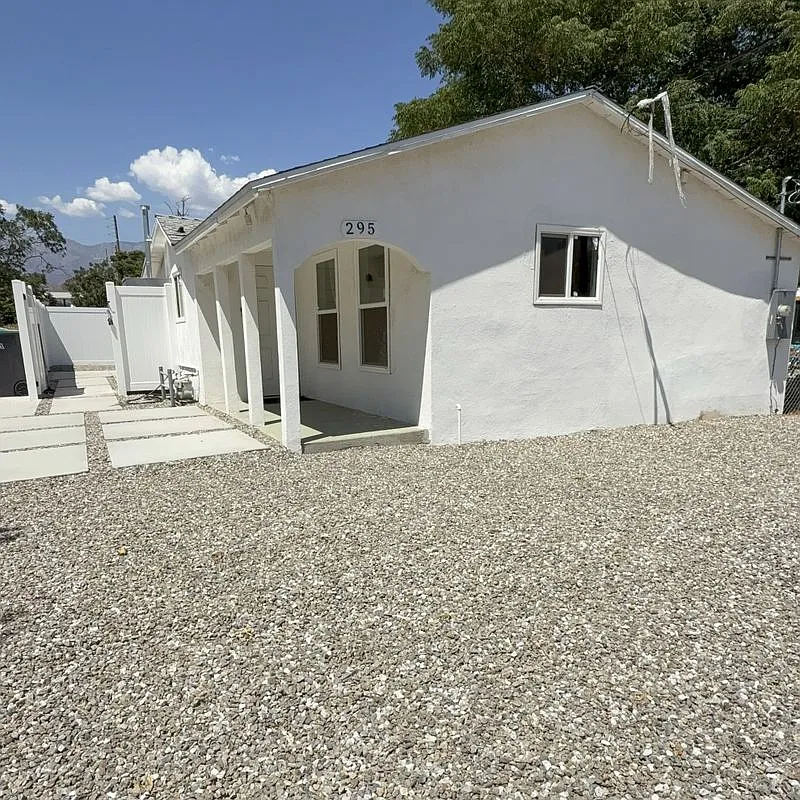 3 bed, 1.0 bath, 858 sqft, $2,500 — Photo 1