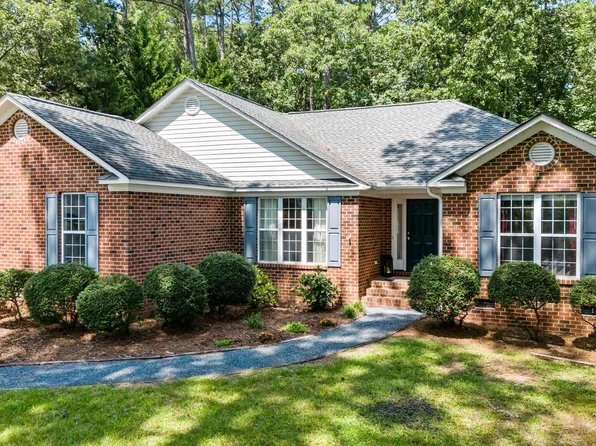 18 Lakeview Drive, Whispering Pines, NC 28327