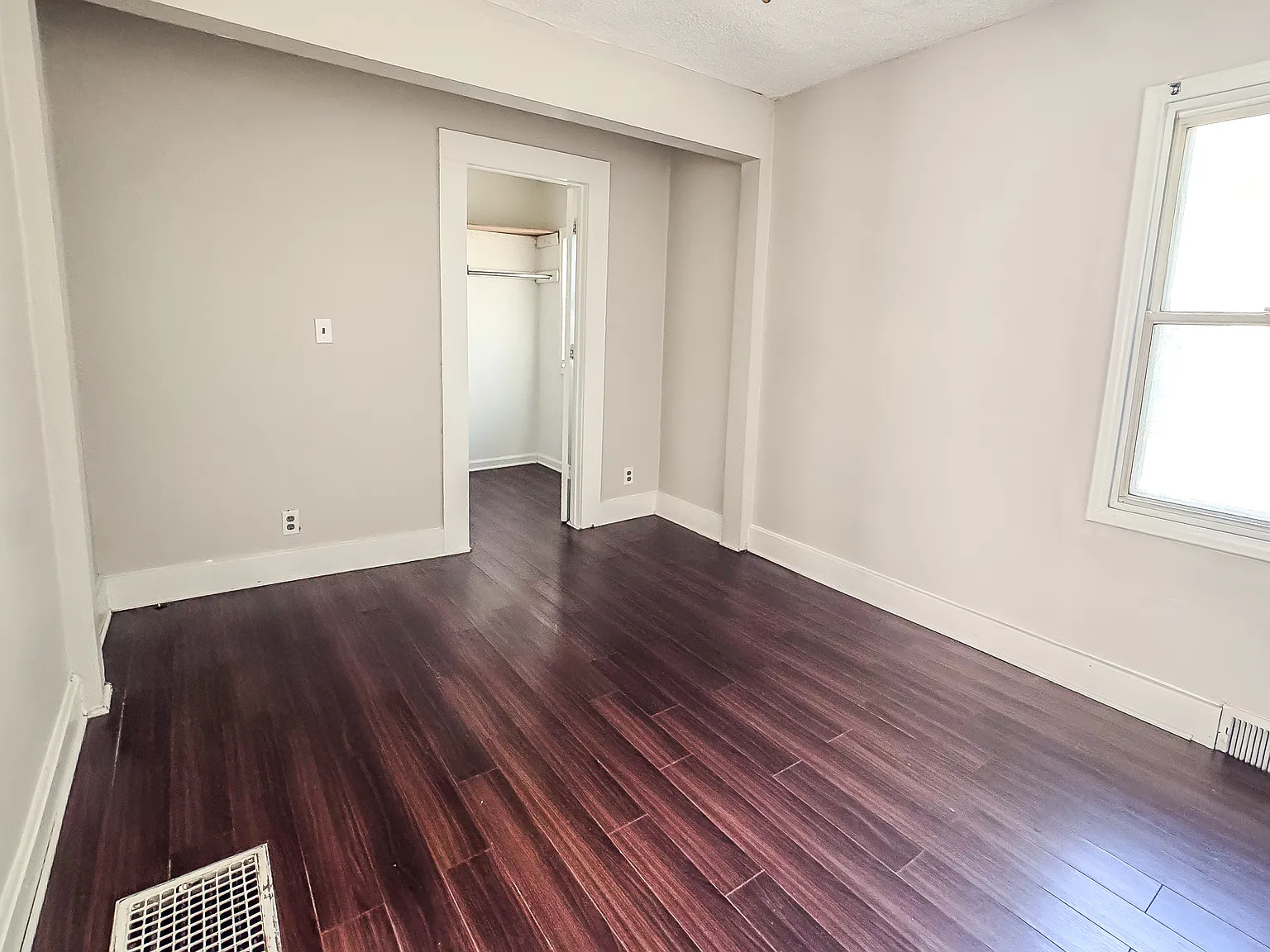 3 bed, 902 sqft, $1,395 — Photo 2