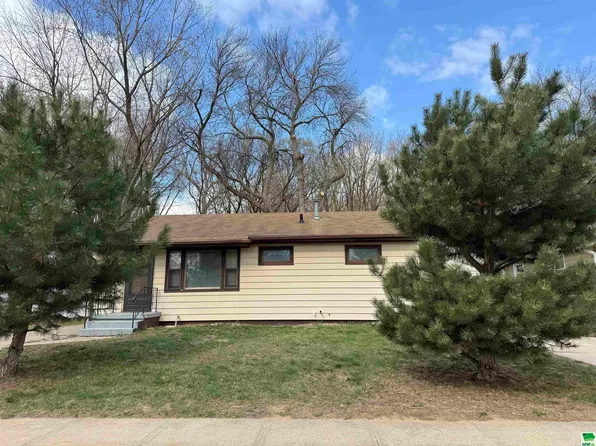 2809 Clark St, Sioux City, IA 51104