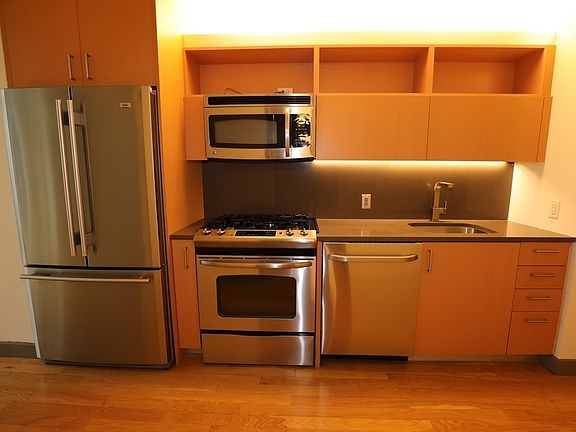 3rd image of 8 Spruce St APT 7P