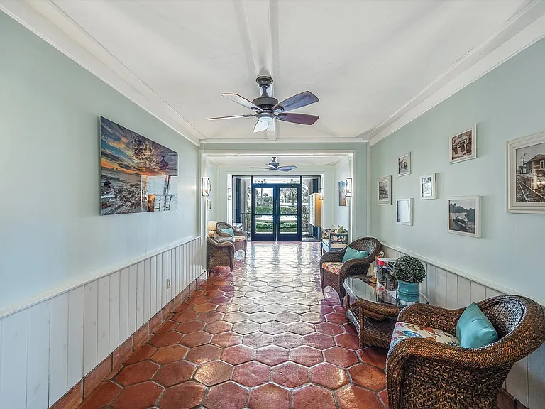 225 Beach Rd #205 — Photo 4