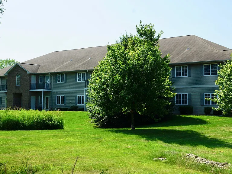 Windsor Pond Apartments — Photo 3