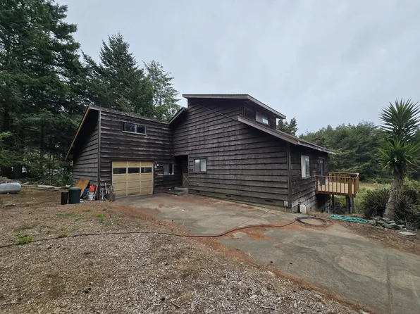 17 Spruce Ct, Whitethorn, CA 95589