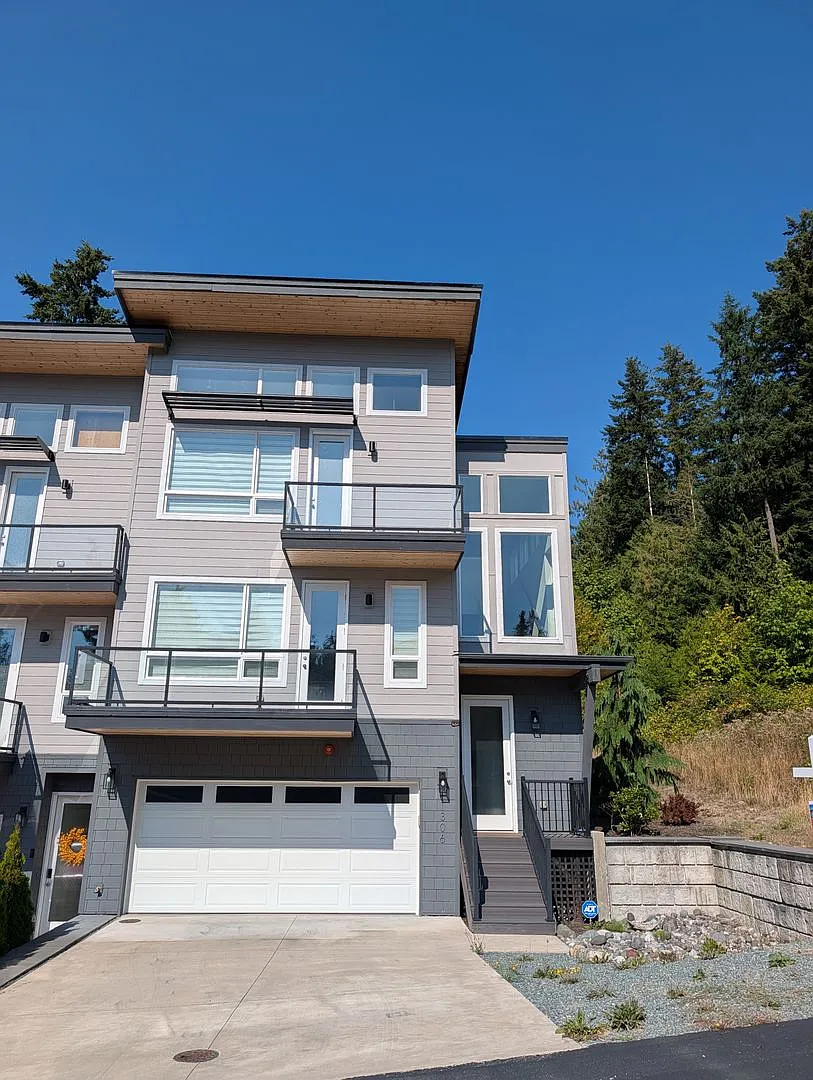 1306 Digby Place — Photo 2
