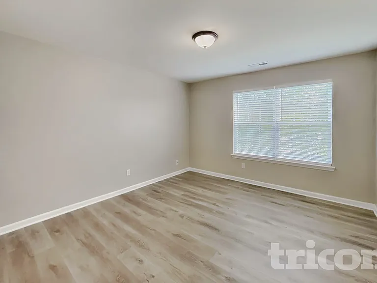 1402 Weston Ln — Photo 11