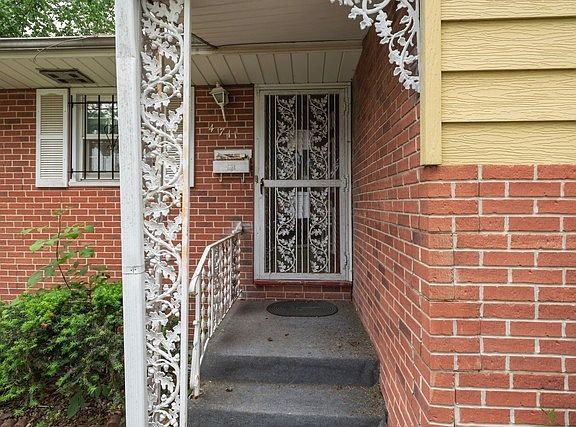 2nd image of 4711 E 40th St