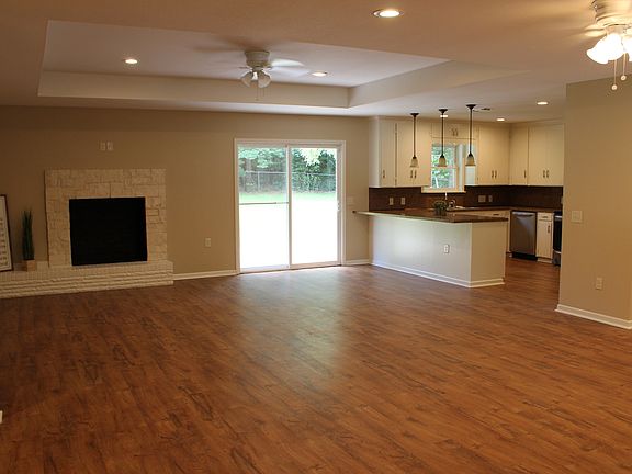 2nd image of 504 Rosewood Cir
