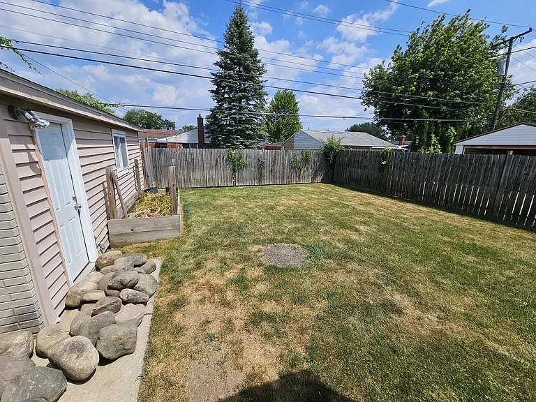 8234 Perrin Ave — Photo 22