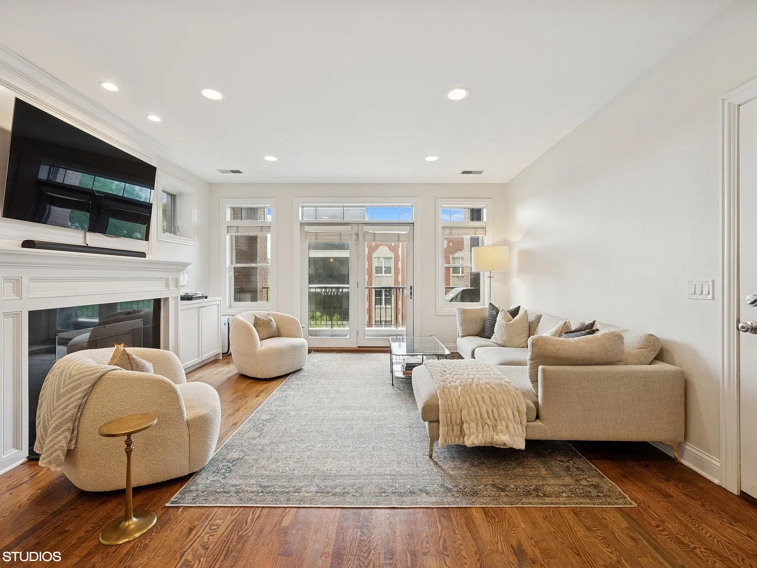 2 bed, 1600 sqft, $5,200 — Photo 3