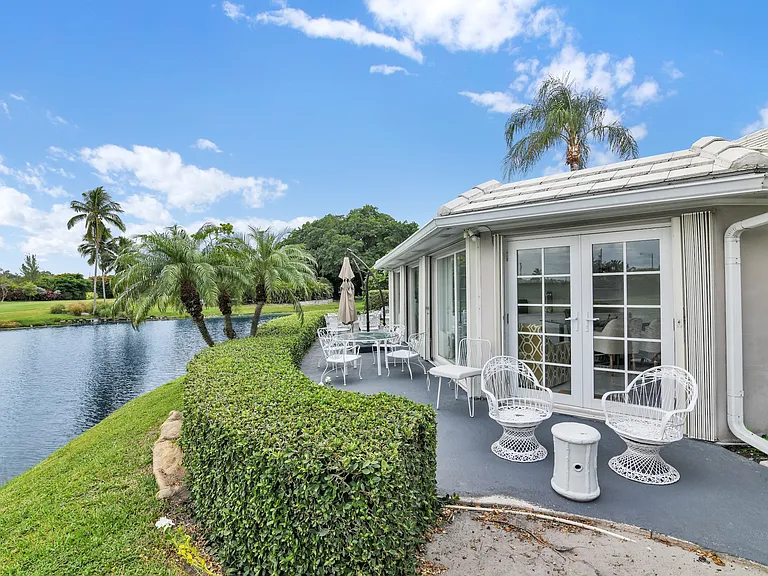 450 French Royale Cir — Photo 39