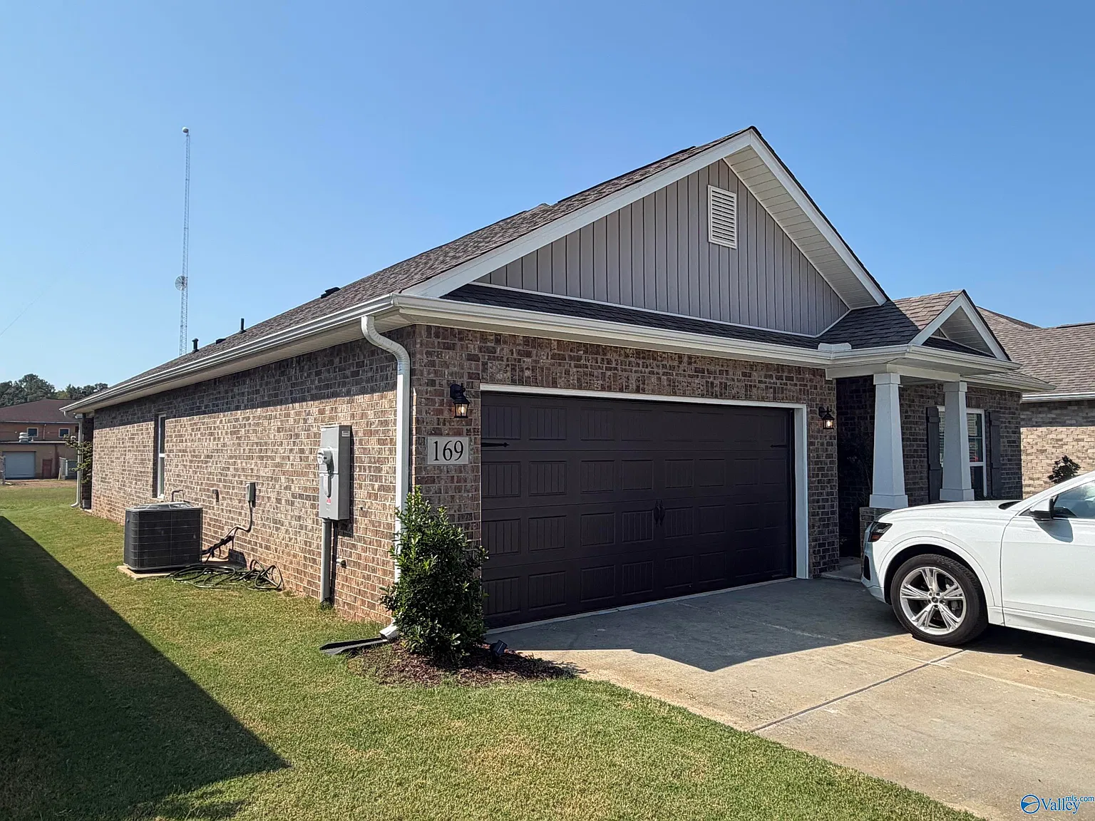 4 bed, 3.0 bath, 1964 sqft, $2,300 — Photo 3