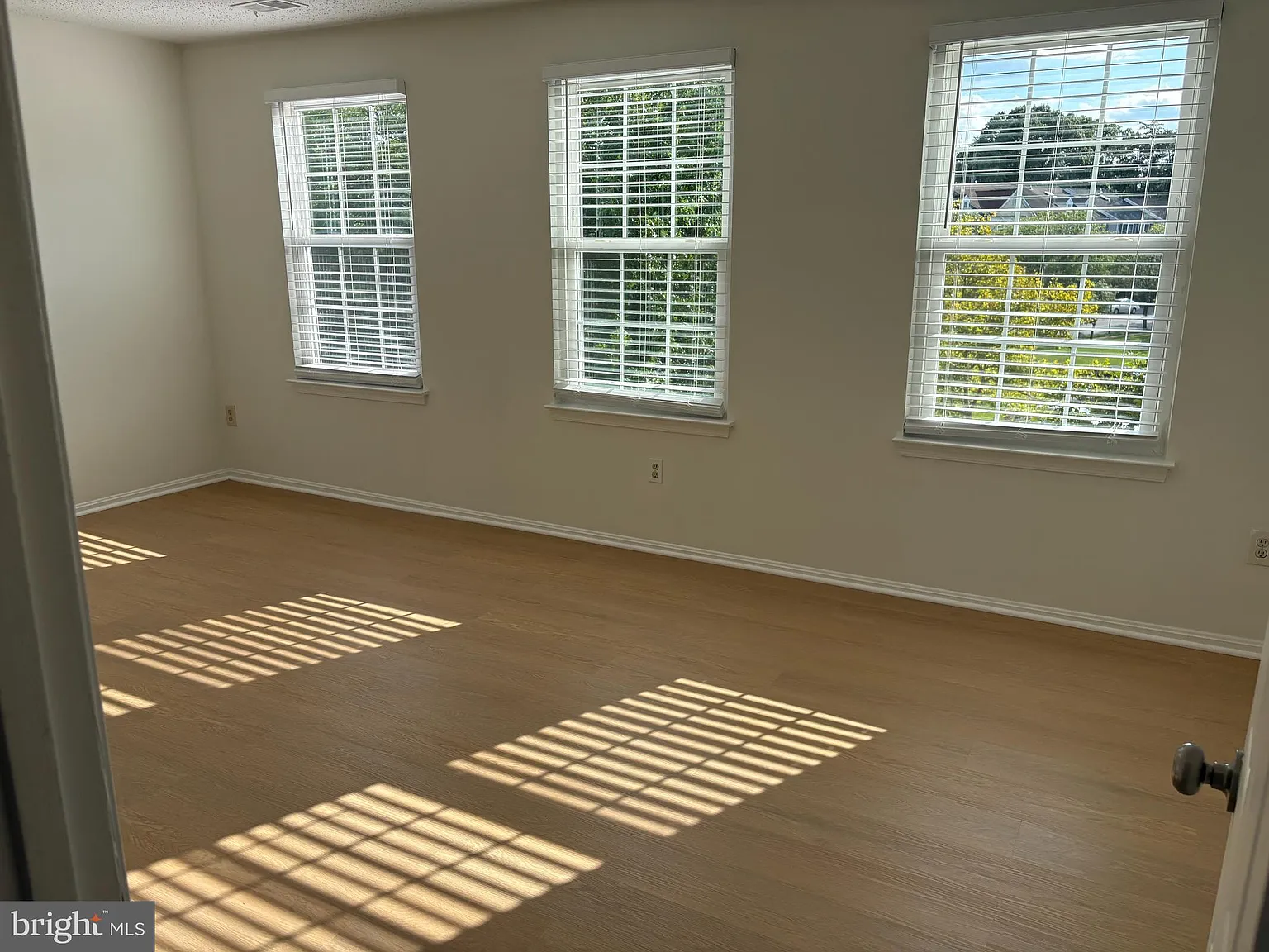 4 bed, 3.5 bath, 2453 sqft, $3,000 — Photo 4